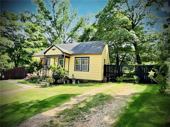 218 W Joe Davis St, El Dorado Springs, MO 64744