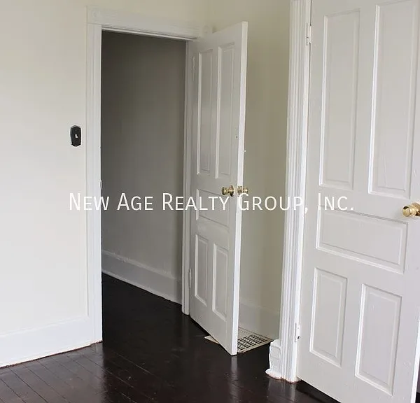 1320 S 51st St — Photo 15