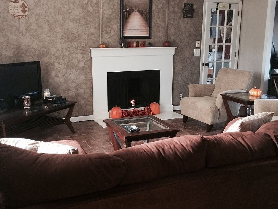 1st image of 207 Edgewood Dr