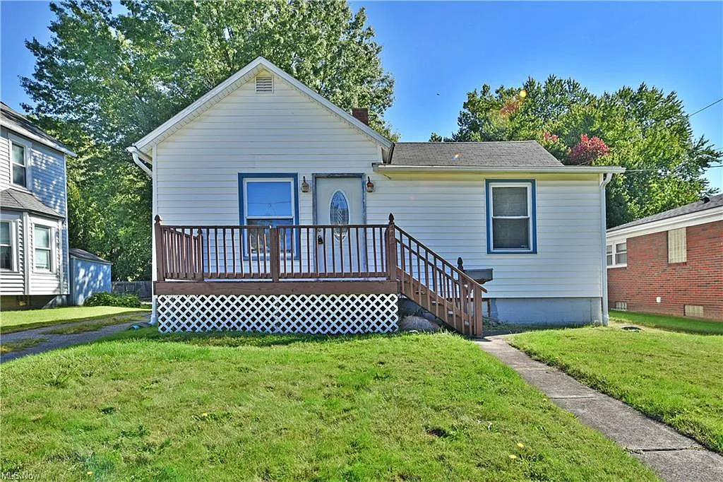 448 6th St photo 1