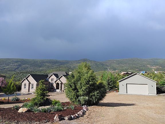 3rd image of 1411 S Cottonwood Ct