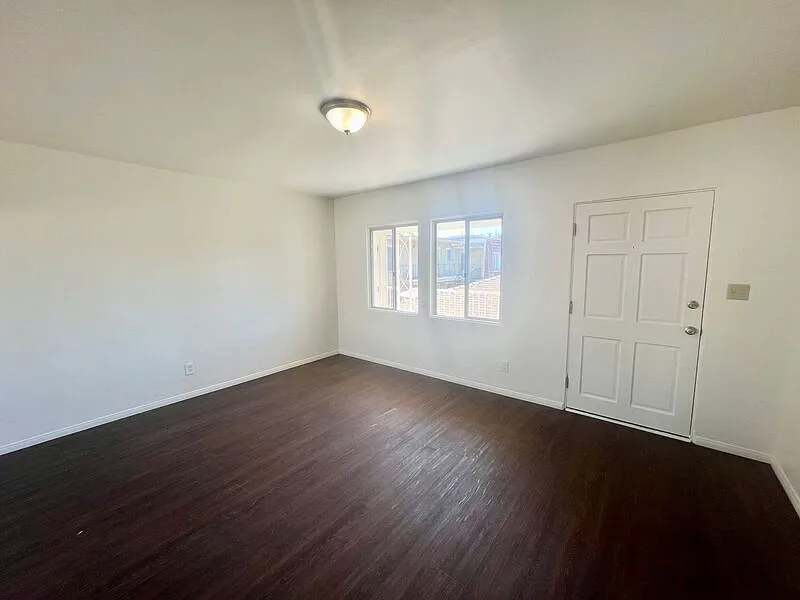 2 bed, 1.0 bath, 900 sqft, $2,450 — Photo 2