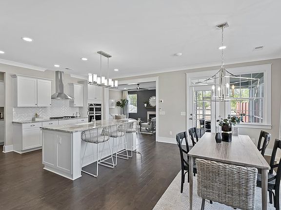 PHOTOS OF A SIMILAR HOME