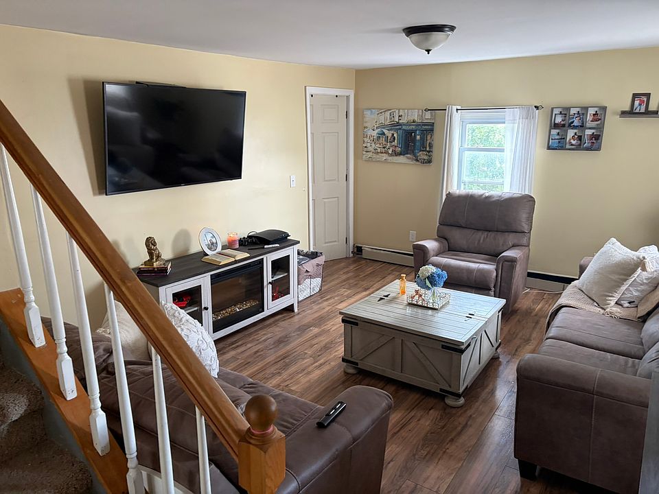 1st image of 12 Burke St Floor 2