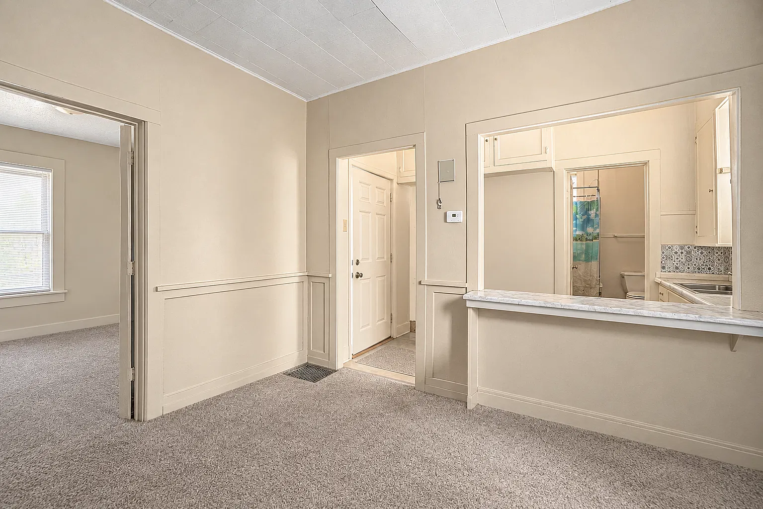 1 bed, 376 sqft, $1,050 — Photo 3