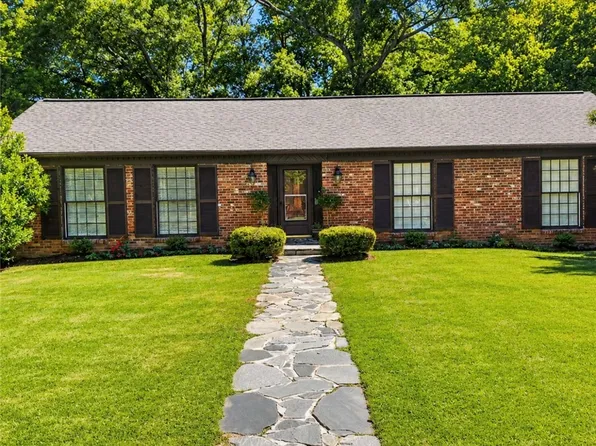 801 N 10th St, Opelika, AL 36801