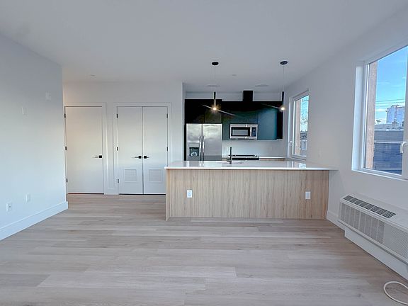 4th image of 28 Jefferson St #213
