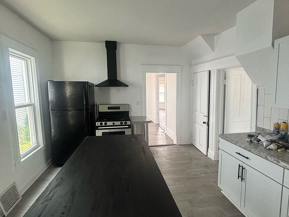 1st image of 736 N 2nd St