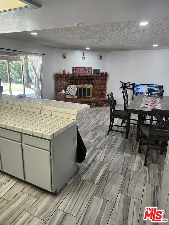 3 bed, 2.0 bath, 1661 sqft, $3,150 — Photo 4