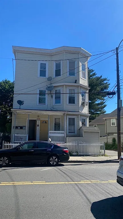 3 bed, 1.0 bath, 1201 sqft, $2,700 — Photo 1