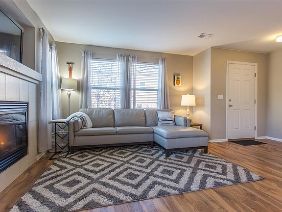 3rd image of 2047 Trenton St