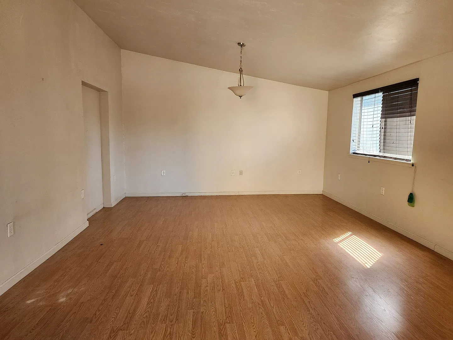2 bed, 1.0 bath, 900 sqft, $1,400 — Photo 2