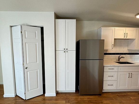 2nd image of 62 NW Lake Pl Unit B