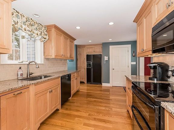 2nd image of 109 Fisher St
