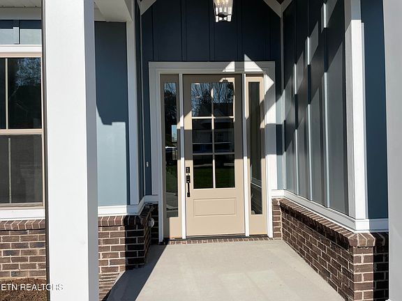 4th image of 190 Clover Cir