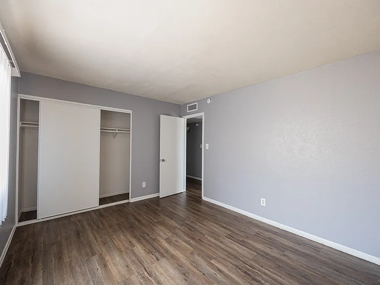 5414 W Lynwood St — Photo 13
