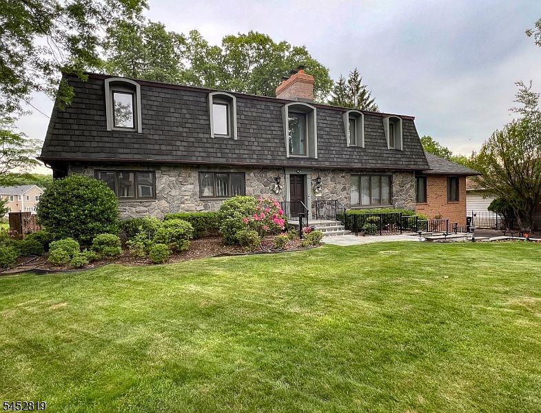 1st image of 203 Harwood Pl