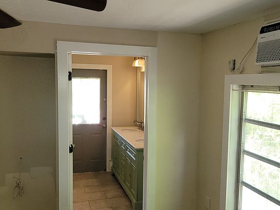 4th image of 203 Labelle Ave #B
