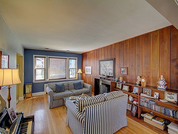 3rd image of 557 W Penn St