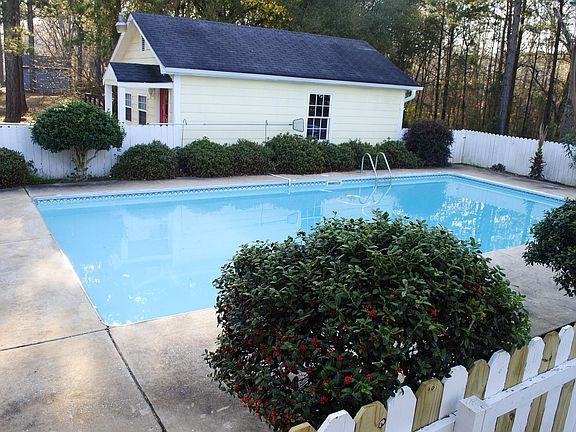 Pool & Workshop