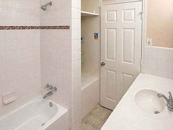 4th image of 1102 Tarpley Ave