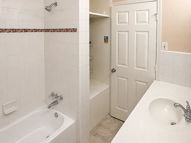 1102 Tarpley Ave — Photo 4