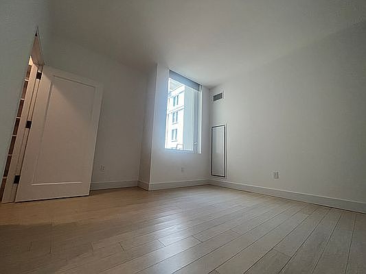 5th image of 30 Morningside Dr APT 304