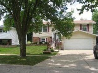 2026 W Parkview Cir, Hoffman Estates, IL 60169