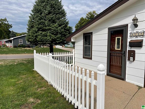 2nd image of 2525 Villa Ave