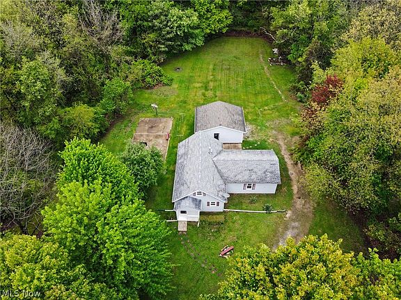 3rd image of 955 Howe Rd