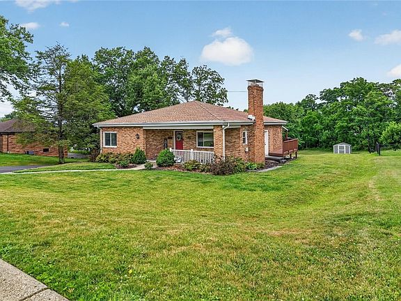3rd image of 134 Meadowbrook Dr