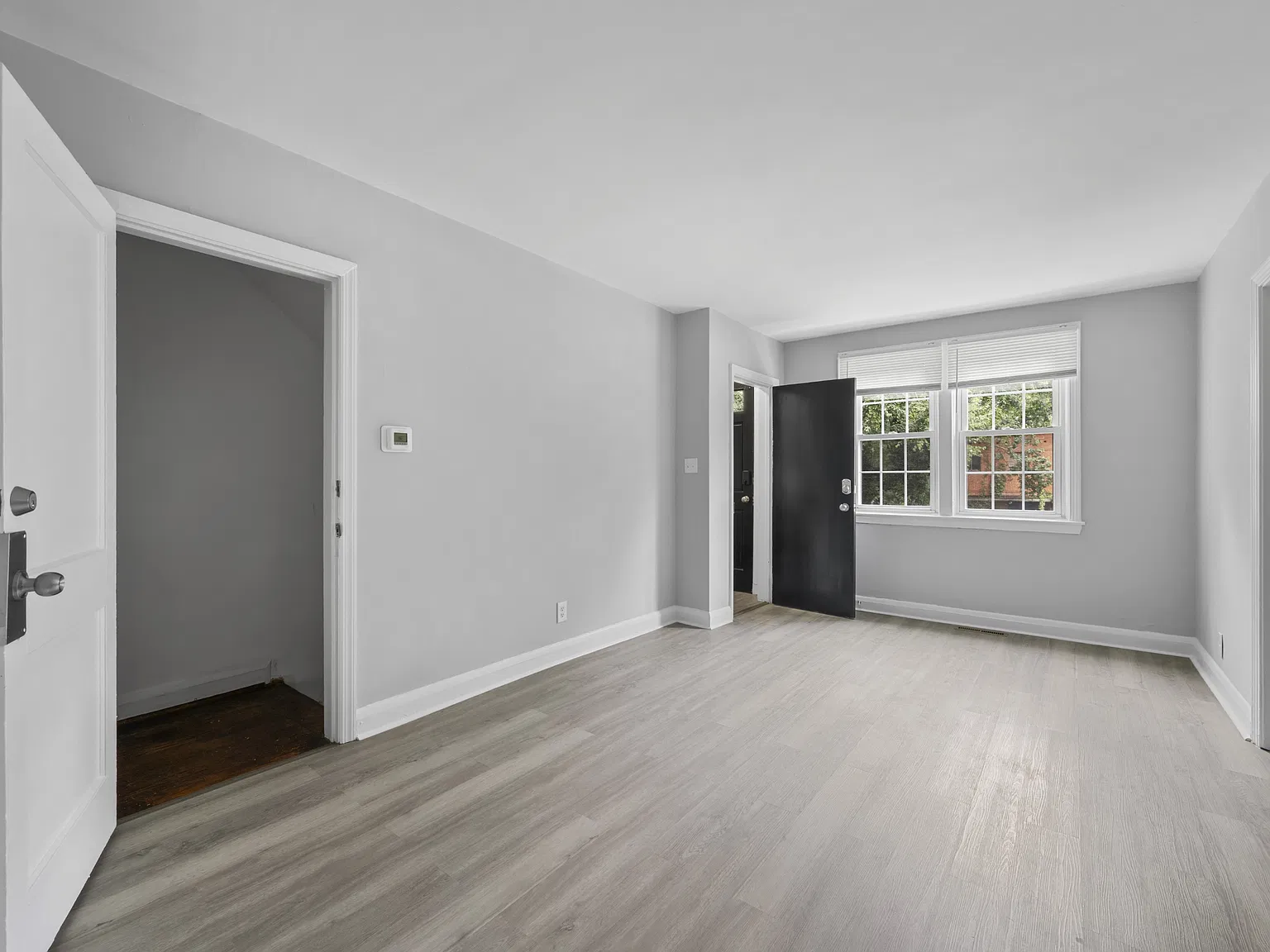 2 bed, 898 sqft, $1,300 — Photo 2