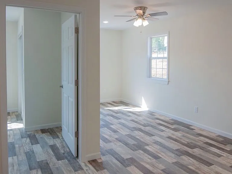 2516 Rebecca Dr — Photo 7