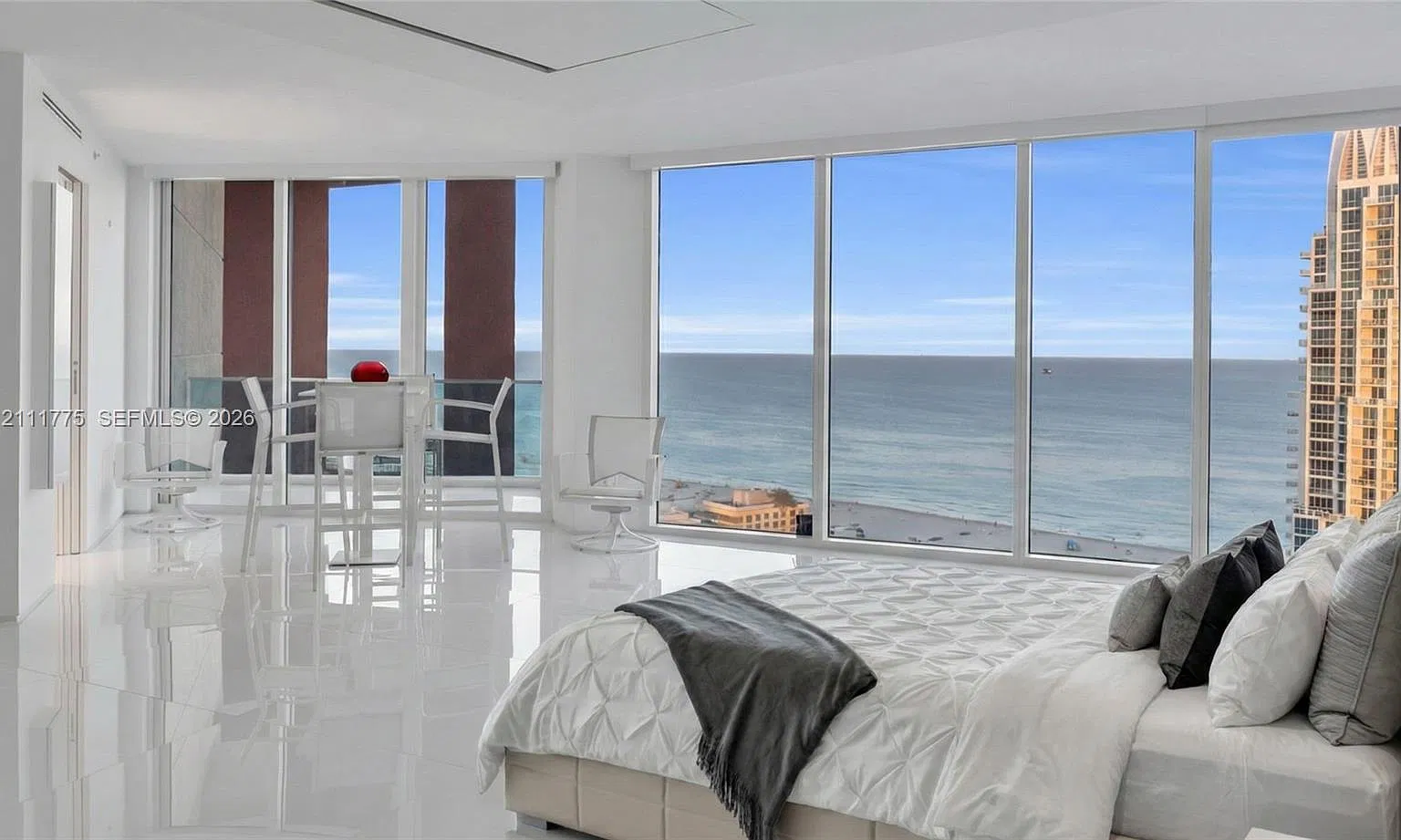 Portofino Tower Condo — Photo 4