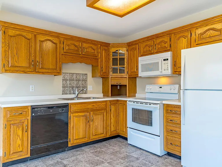 8706 Ellington Way — Photo 2