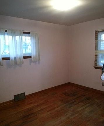 4th image of 1934 Westwood Dr NW