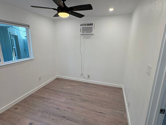 3rd image of 1038 Winnemucca Ave #1