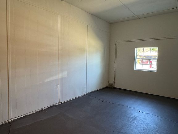 4th image of 84 SW 45th St