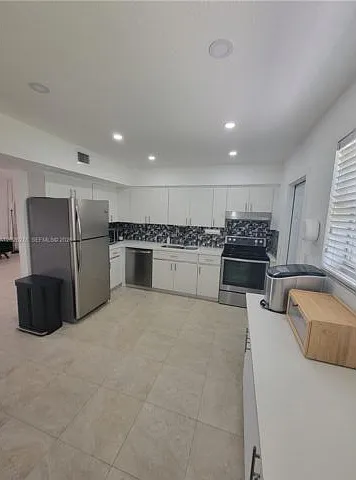 1052 SW 79th Ave — Photo 14