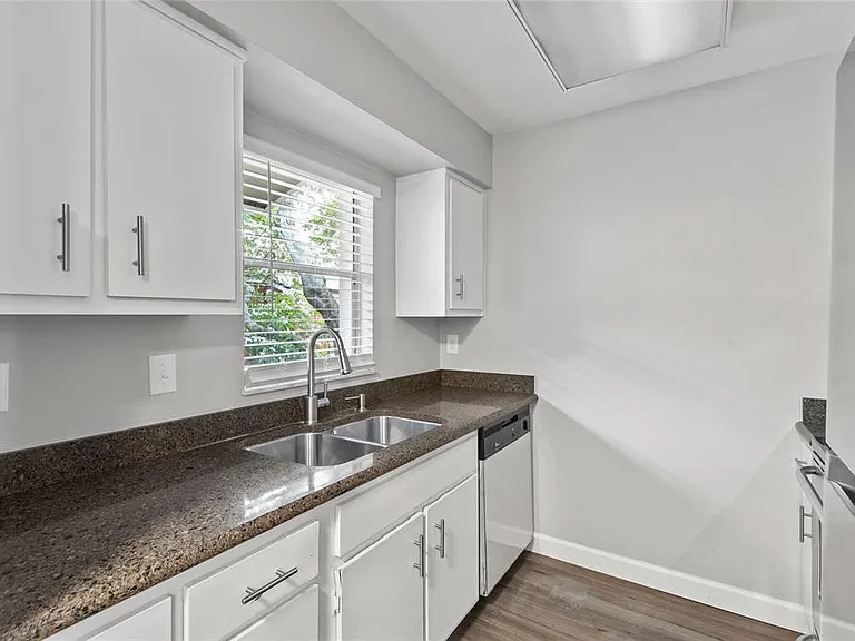 308 Dorchester Sq — Photo 2