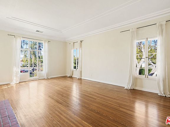 3rd image of 1202 S La Jolla Ave