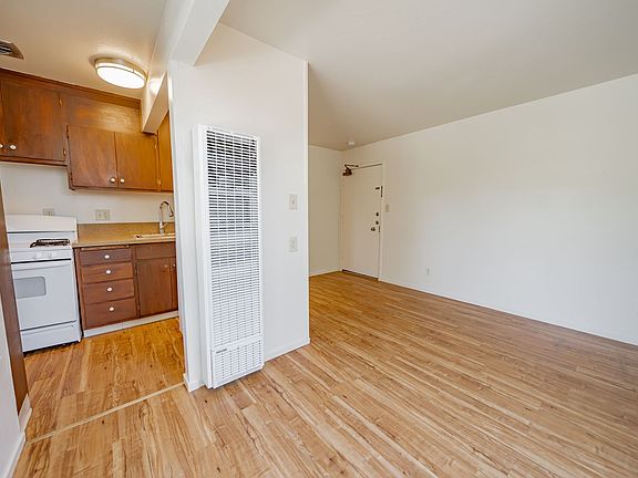 2nd image of 110 Frisbie St APT 2