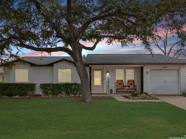 11221 Lone Shadow Trail, Live Oak, TX 78233