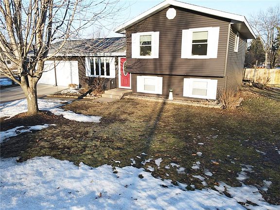 5th image of 211 Poskin Avenue