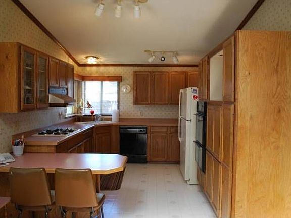 3rd image of 190 Empire Dr #190