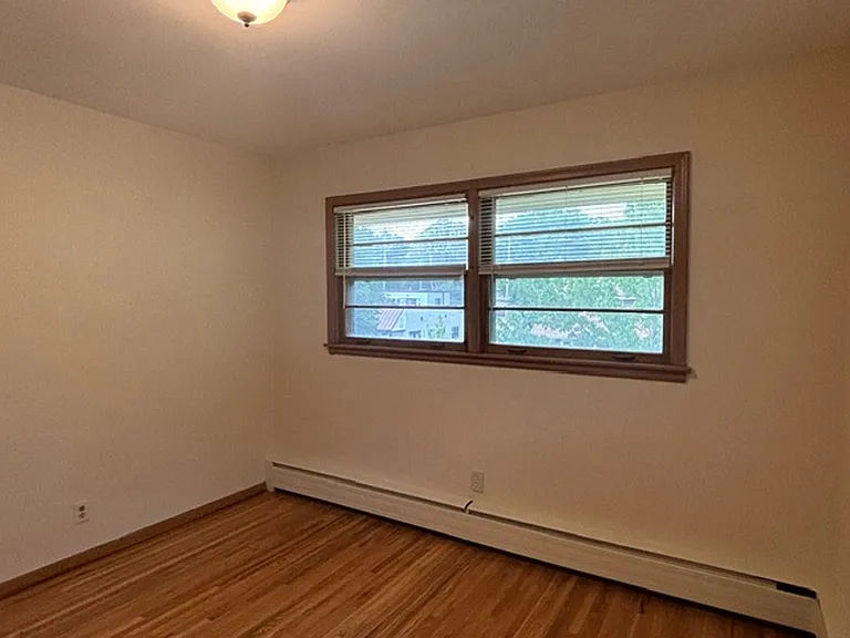 1330 Saint Clair Ave — Photo 12