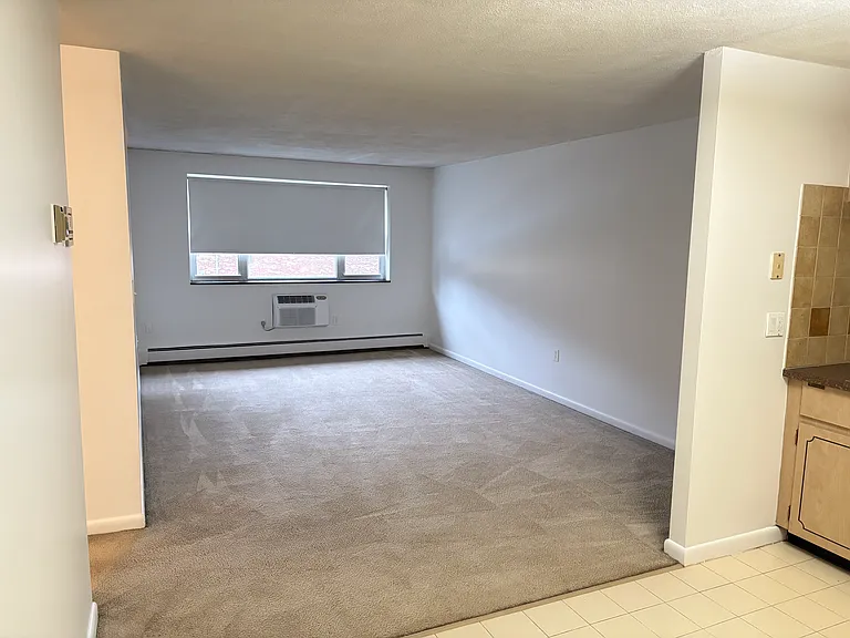 Lexington St Apartments — Photo 41