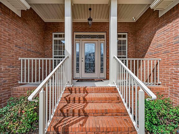 3rd image of 112 Southern Oaks Dr