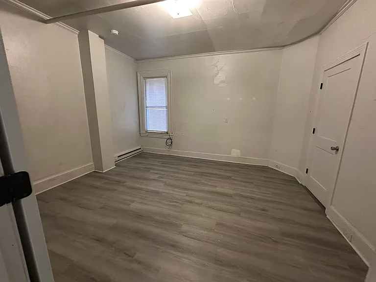 422 W Orange St — Photo 8