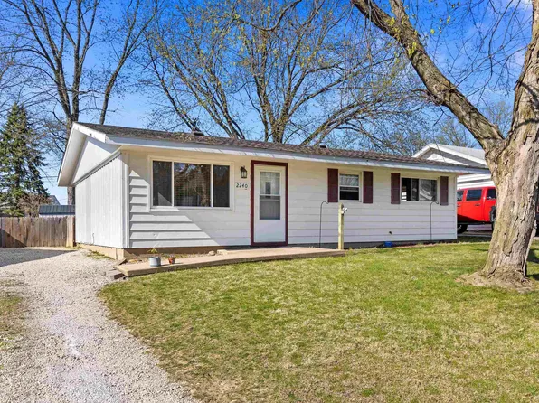 2240 Hawthorne Pl, Washington, IL 61571